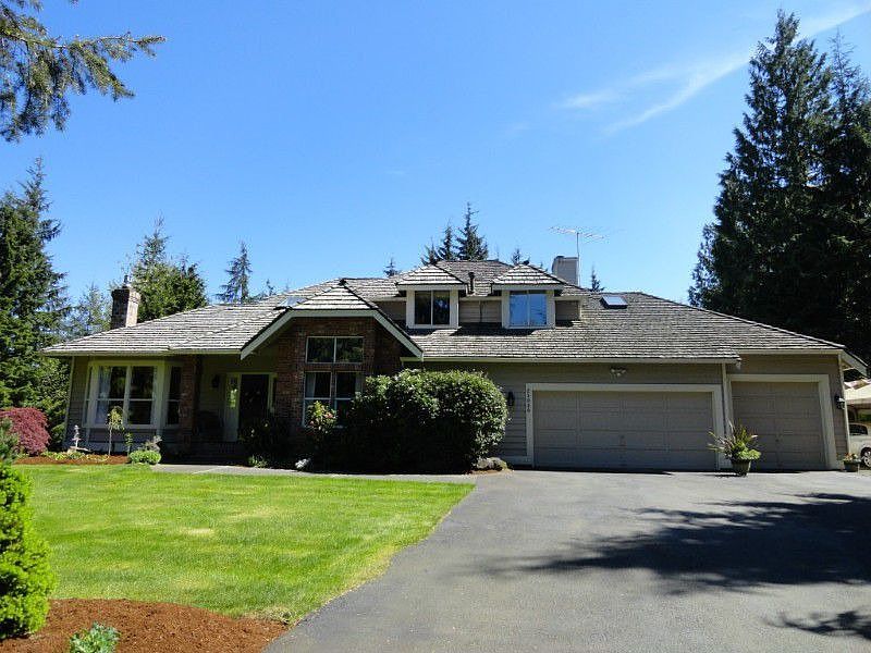 You will love driving up to this impeccably maintained, estate style home. Secluded and quiet, Maplewood Estates is composed of similar homes all beautifully maintained and sitting on acre plus lots. This home is on a cul de sac with just 4 other homes. A restful haven after a hectic day, no traffic and no noise