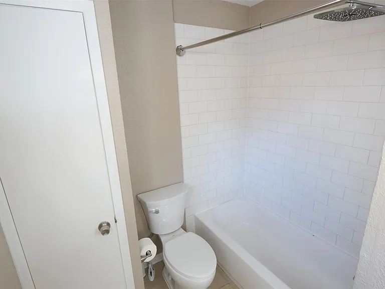 915 Comstock Springs Dr — Photo 14