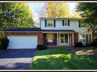 121 Ransom Oaks Dr, East Amherst, NY 14051