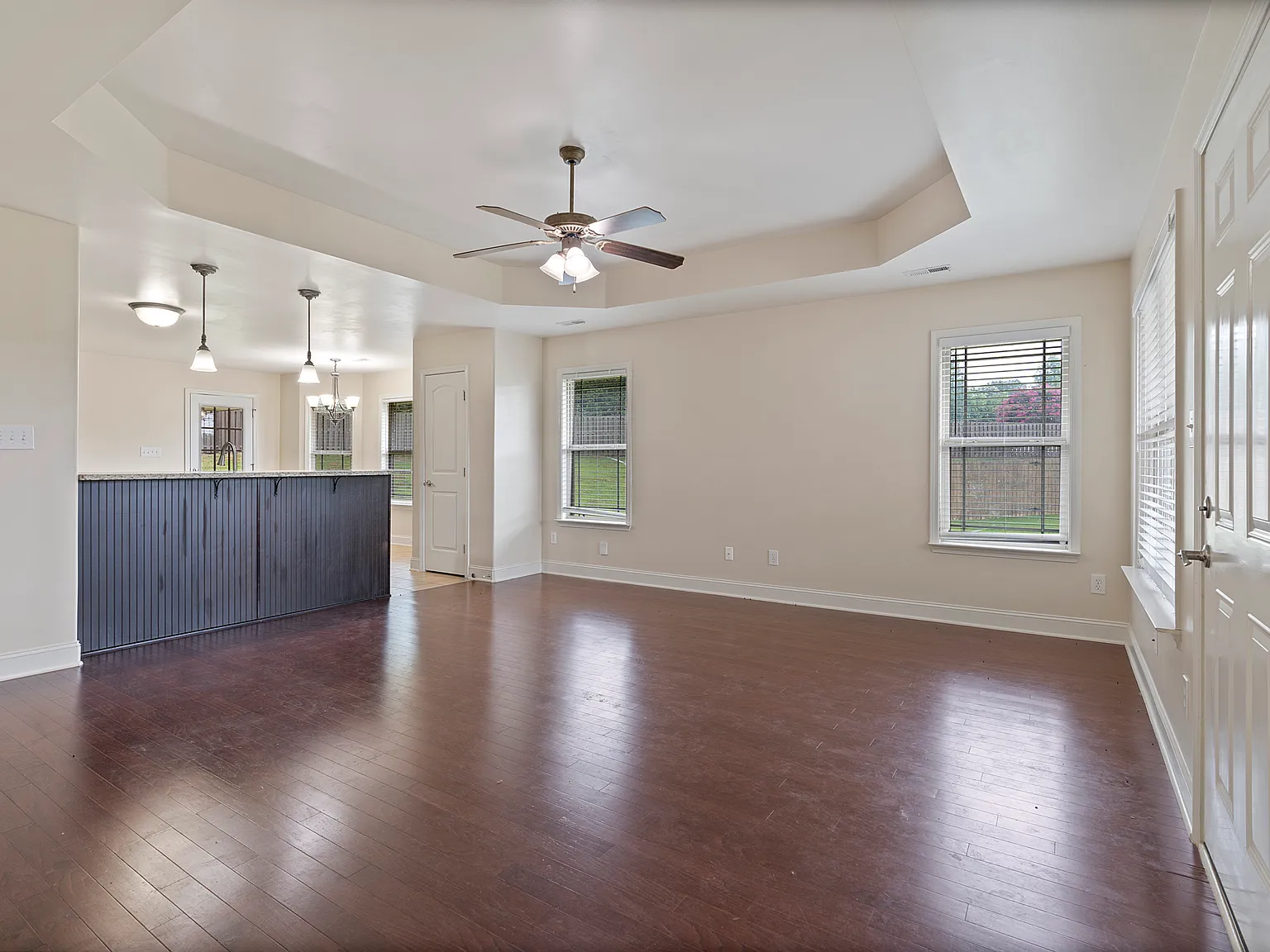 3 bed, 1438 sqft, $1,645 — Photo 2