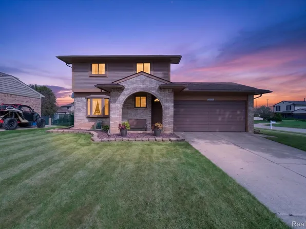 20110 Red Cedar Dr, Brownstown, MI 48183