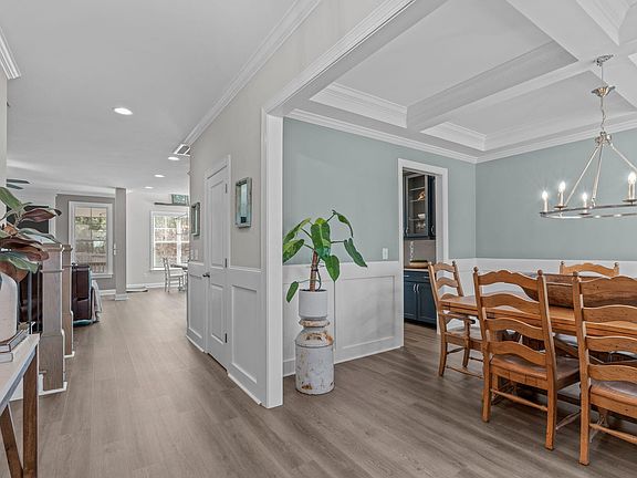 4th image of 229 Logans Manor Dr