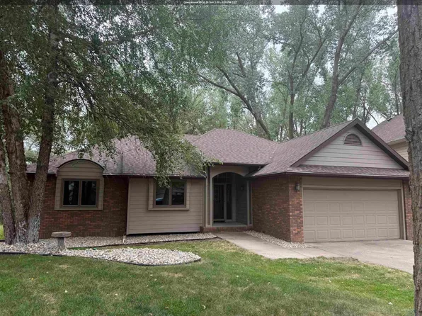 373 Muirfield Ct, North Sioux City, SD 57049