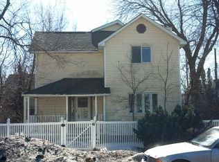 8 W Main St, Newark, IL 60541