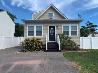 267 N 3rd Ave, Bay Shore, NY 11706