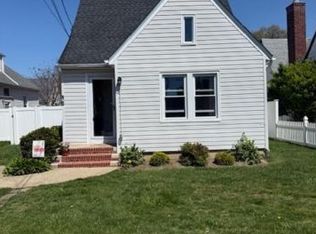 5 Dorothy Ct, Merrick, NY 11566