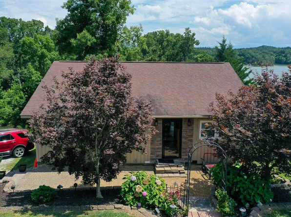2038 Glenbrook Ln, Dandridge, TN 37725