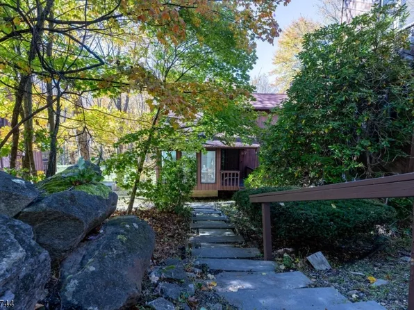 13 Village Way #E7, Vernon Twp., NJ 07462