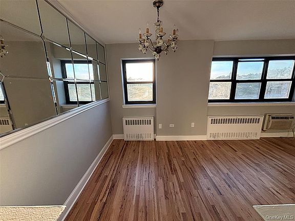 3rd image of 4200 Herkimer Pl APT 6E