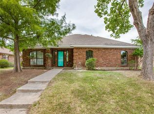 901 Micarta Dr, Mesquite, TX 75181