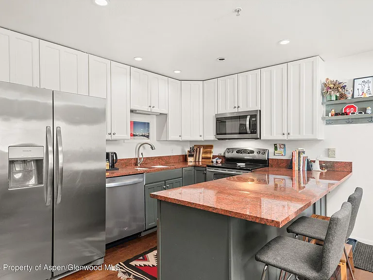 326 Midland Ave #308 — Photo 7
