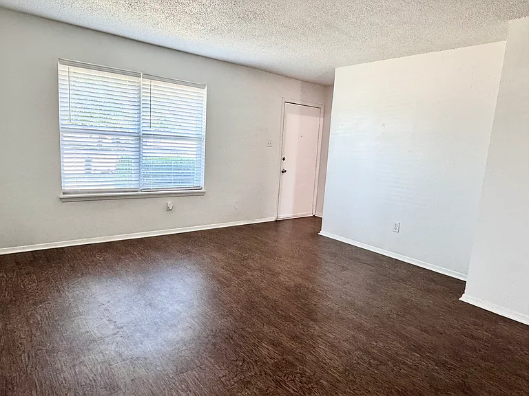 441 SW Thomas St #B — Photo 4