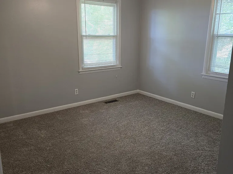 1601 Wells Ave SE — Photo 5