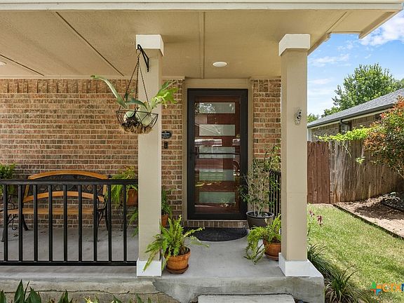 3rd image of 2060 Buckley Ln