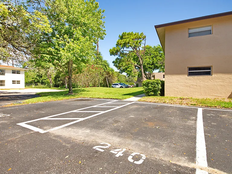 3135 Shady Dell Ln #240 — Photo 10