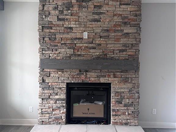 4th image of 8479 Eagle Creek Dr