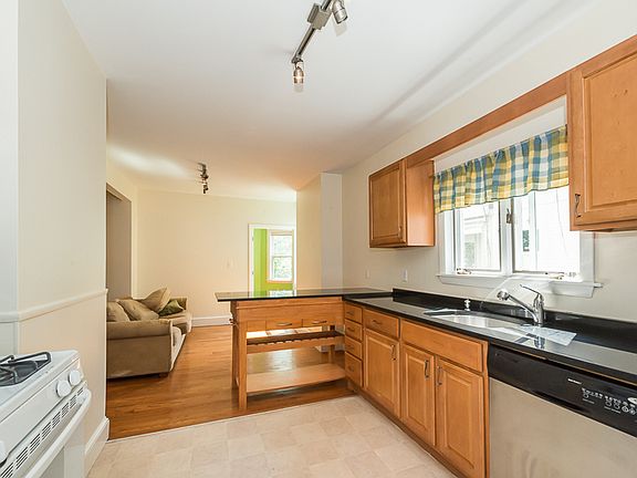 2nd image of 46 Hobson St #1