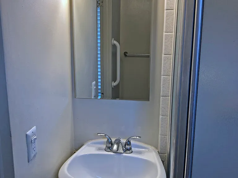 4646 Winona Ave — Photo 13