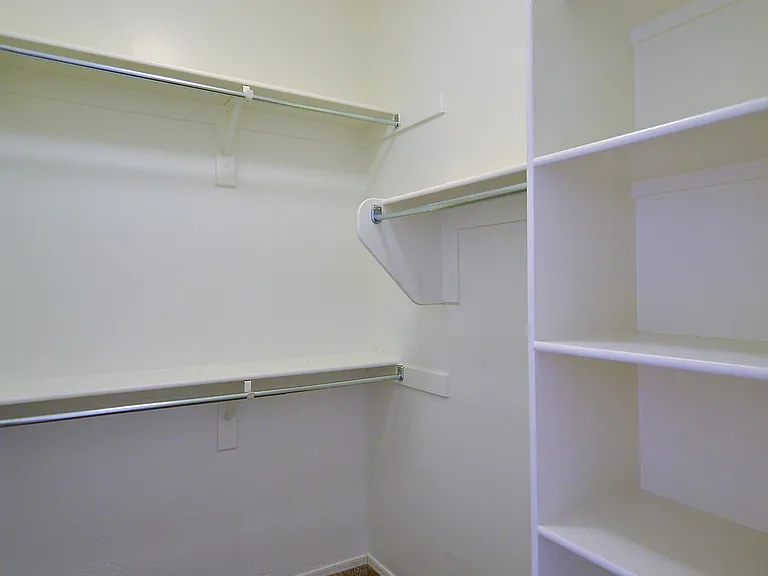 3242 E Rochelle St — Photo 8