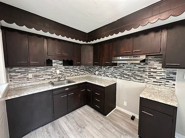 4141 Elliot Ave — Photo 11
