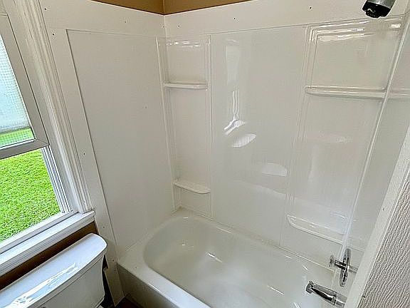 5th image of 3021 Sutton Ave