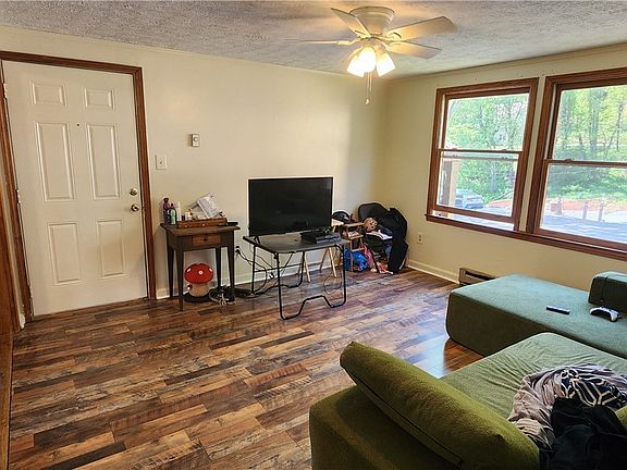 5th image of 143 Stoneybrook Court #201