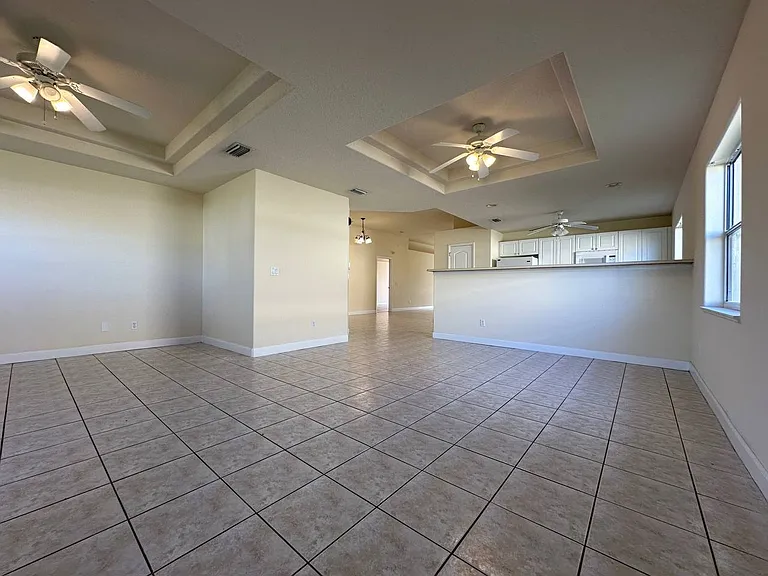 565 Limerick Dr — Photo 9