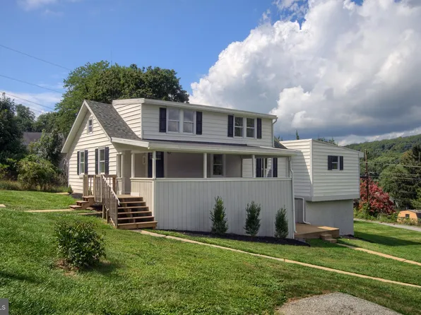 52 Pine St, Coatesville, PA 19320