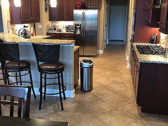 5th image of 908 Fieldstone Dr