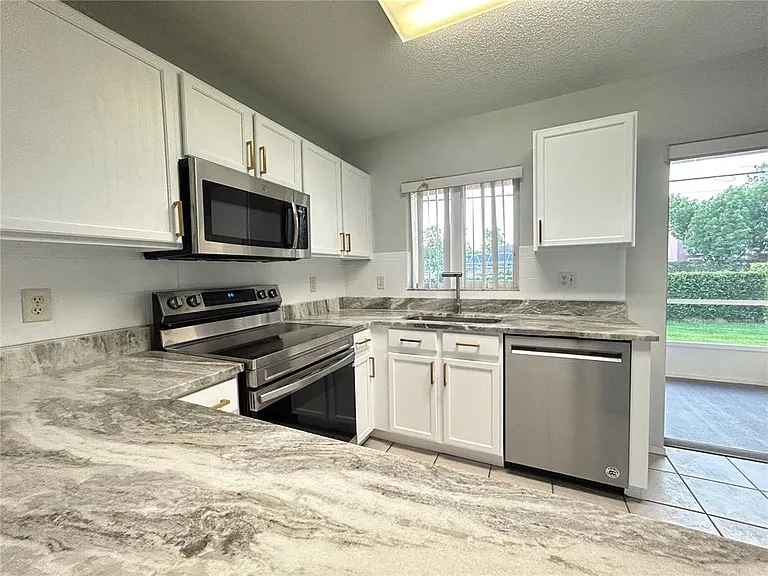 1727 Fluorshire Dr — Photo 13