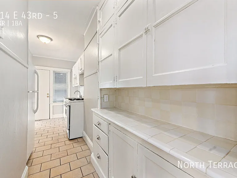 814 E 43rd St #5 — Photo 2