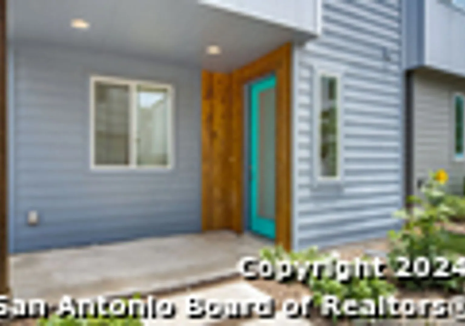330 Clay St — Photo 3