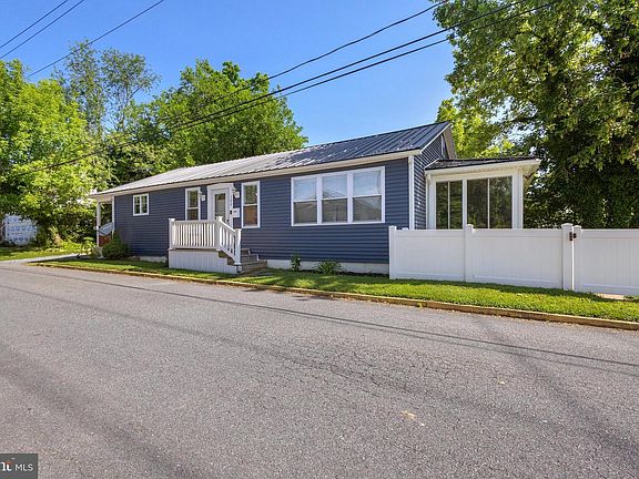 4th image of 100 Prospect St