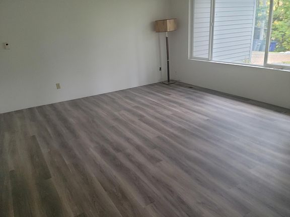 4th image of 1525 248th Ave SE