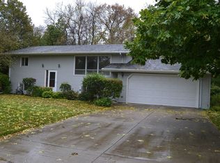 705 9th St NW, Jamestown, ND 58401