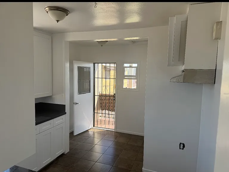 568 Margaret Ave #1 — Photo 9
