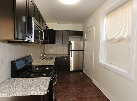 2nd image of 2944 W Montrose Ave #3