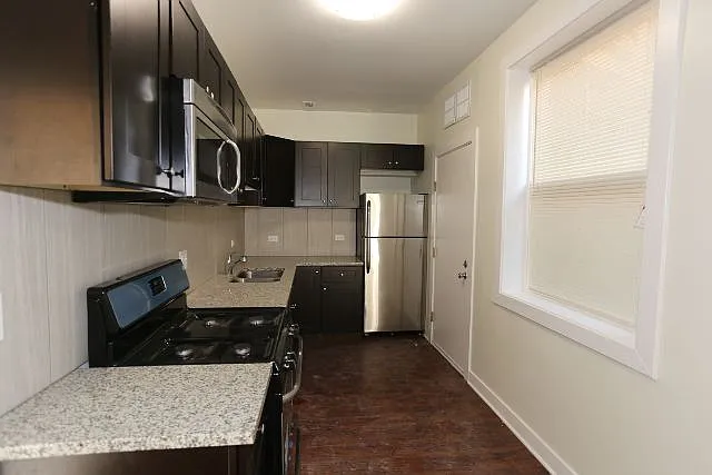 2944 W Montrose Ave #3 — Photo 2
