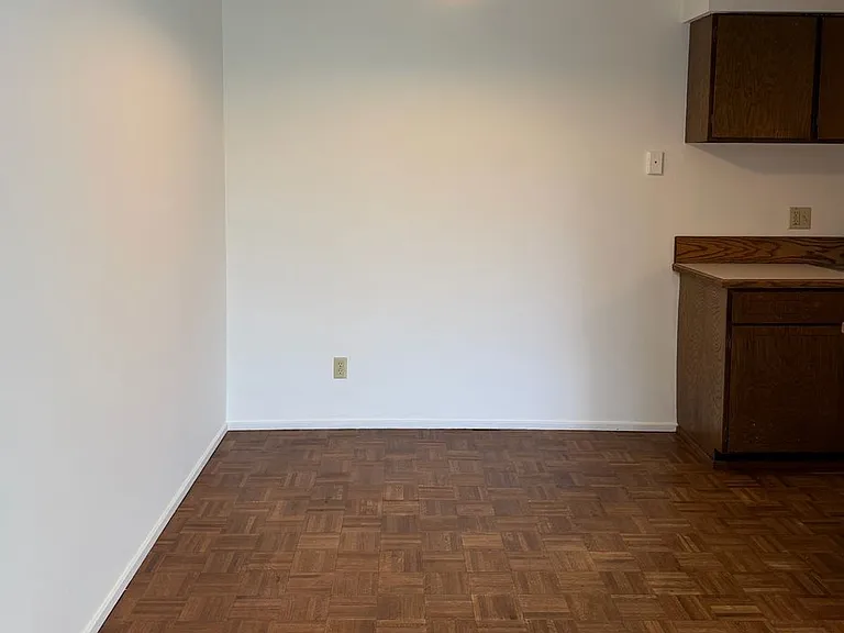 11112 NE 68th St #325 — Photo 7