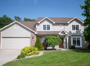 2205 Carnoustie Cir, Kendallville, IN 46755