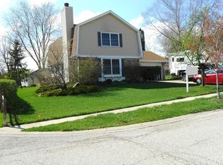 380 Crestwood Ct, Algonquin, IL 60102