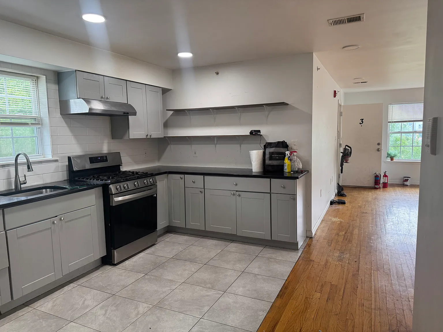 3 bed, 2500 sqft, $2,800 — Photo 1