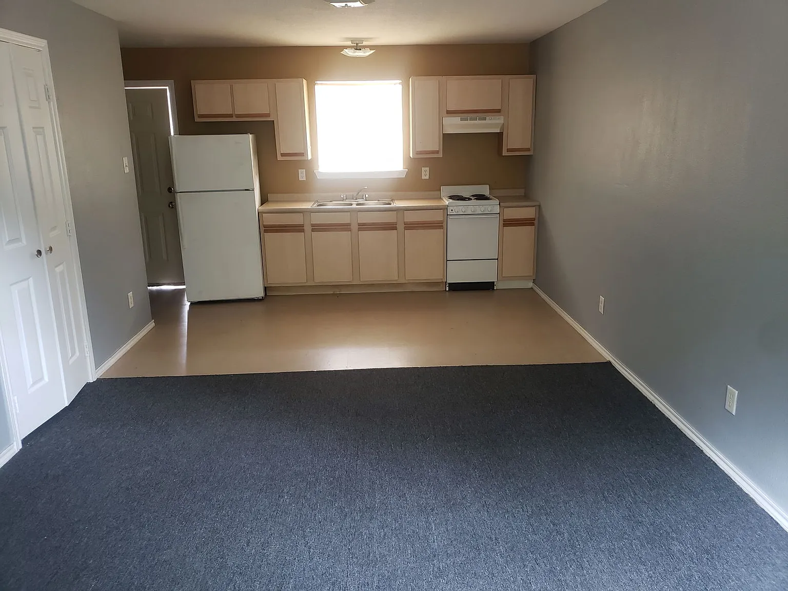 Studio, 1.0 bath, 400 sqft, $575 — Photo 4