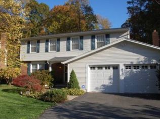 8321 Magic Leaf Rd, Springfield, VA 22153