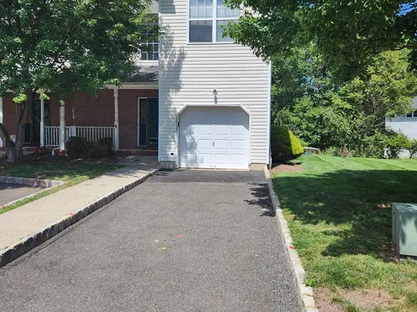 37 E Burgess Dr, Piscataway, NJ 08854