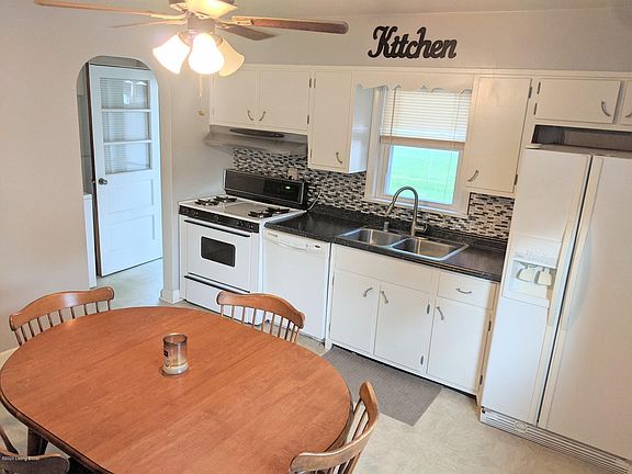 3rd image of 9011 Mahoney Dr