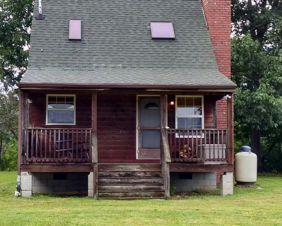 1st image of 710 Roanoke Dr