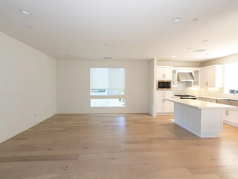 1625 Hampton Dr — Photo 12