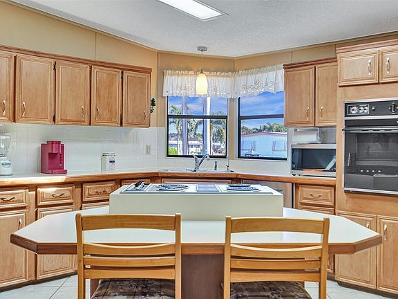2nd image of 2251 SW 86th Avenue