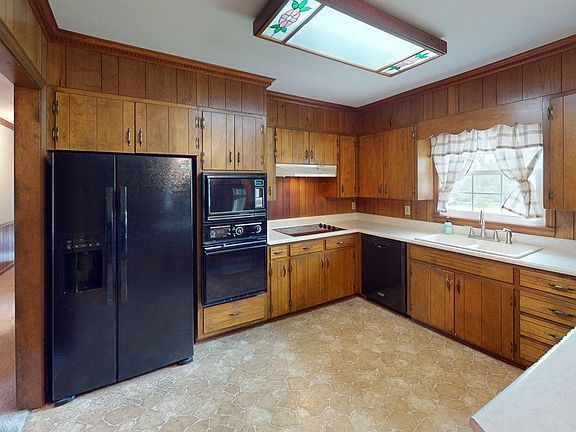 5th image of 3955 Bow St NE